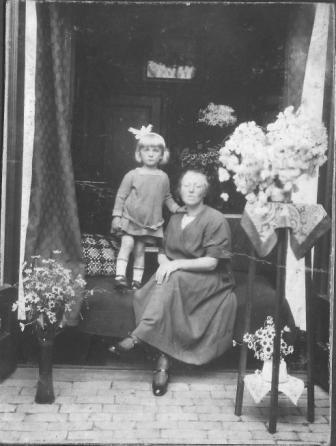 Jansje Lutje Berenbroek & Frieda Soetman 1922
